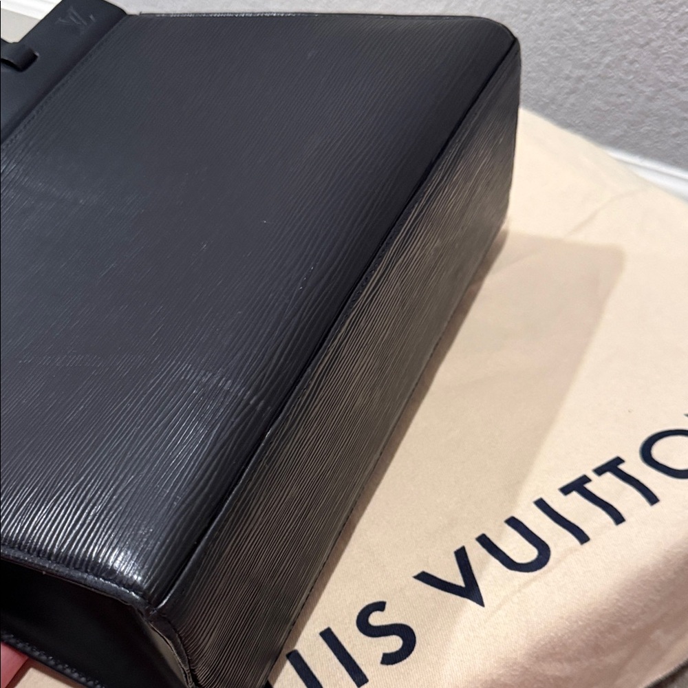 LOUIS VUITTON Epi Croisette Tote Bag Black - Picture 17 of 17